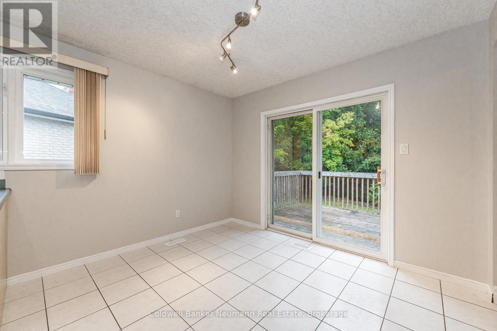 Upper - 18 Whittaker Court, Guelph (Kortright Hills), ON - Indoor Photo Showing Other Room