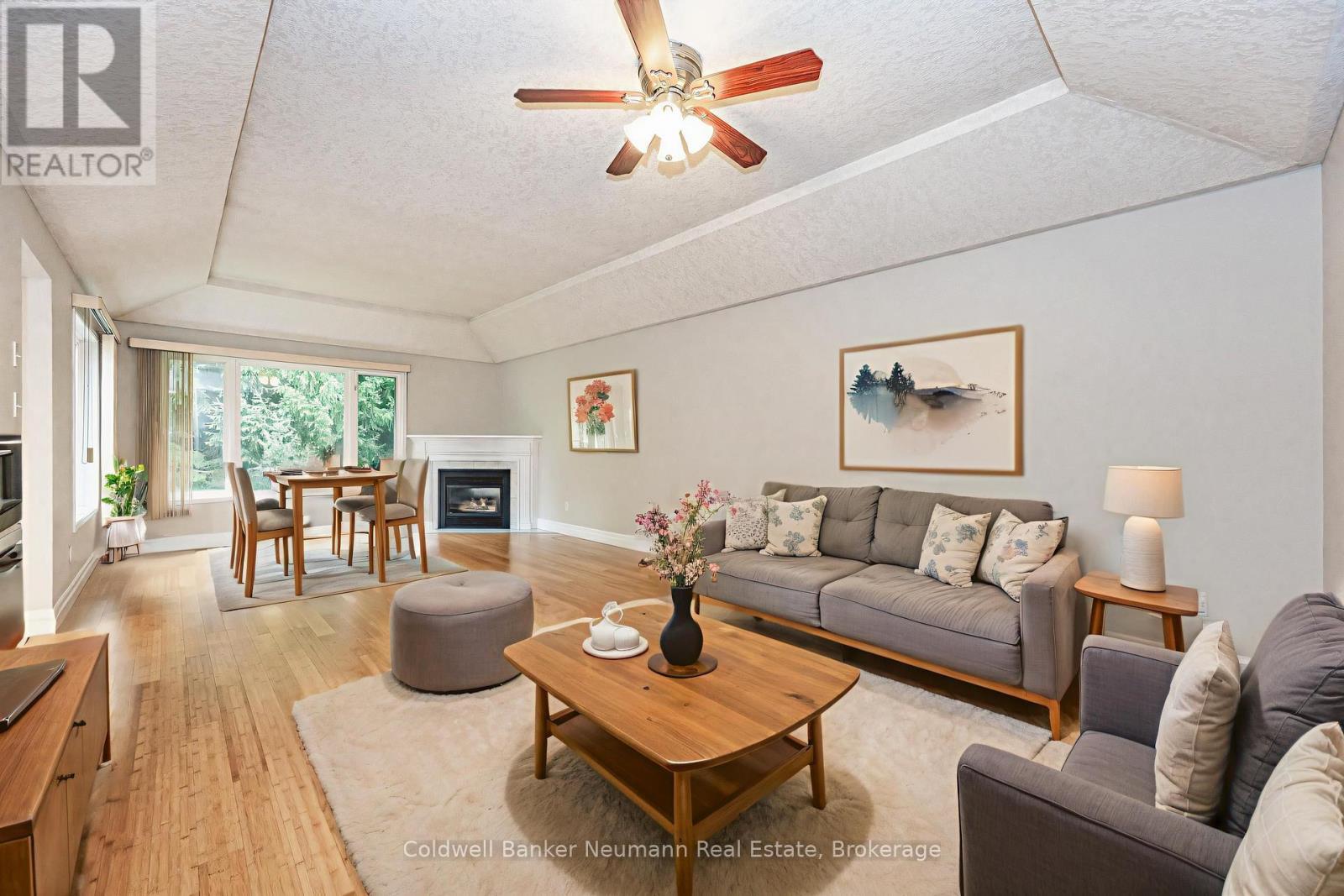 Upper - 18 Whittaker Court, Guelph (Kortright Hills), ON - Indoor Photo Showing Living Room