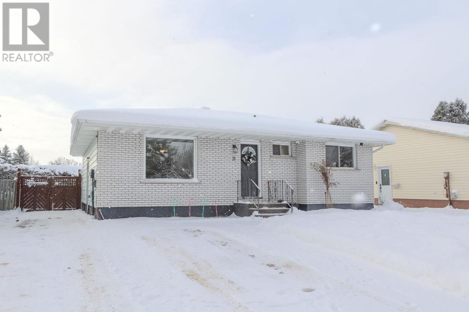 11 Kerr Dr, Sault Ste. Marie, ON - Outdoor