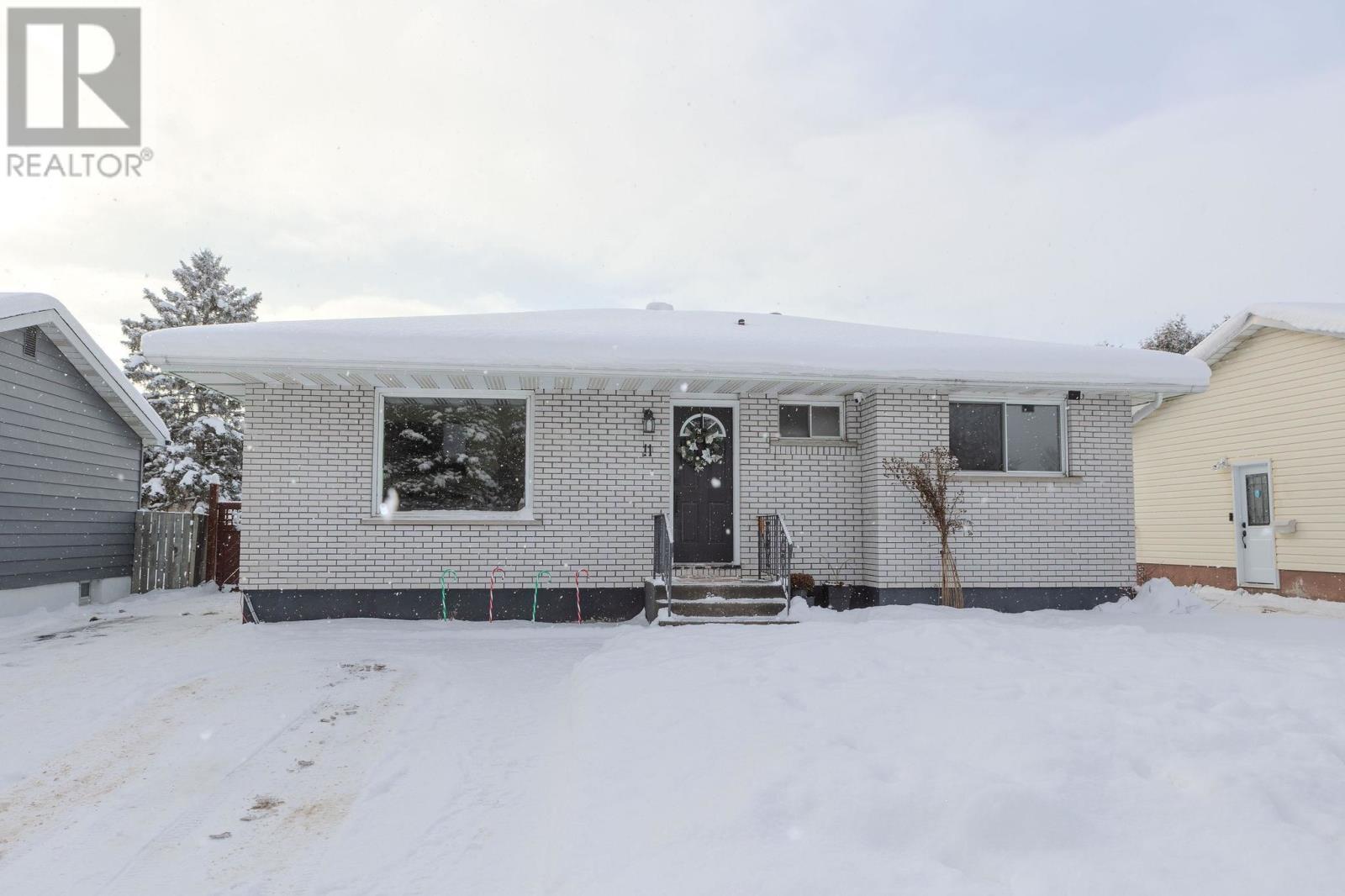 11 Kerr Dr, Sault Ste. Marie, ON - Outdoor