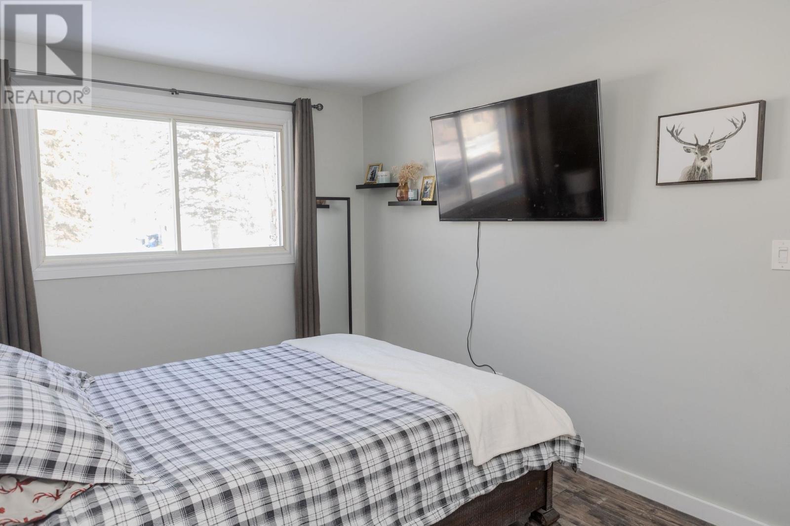 11 Kerr Dr, Sault Ste. Marie, ON - Indoor Photo Showing Bedroom