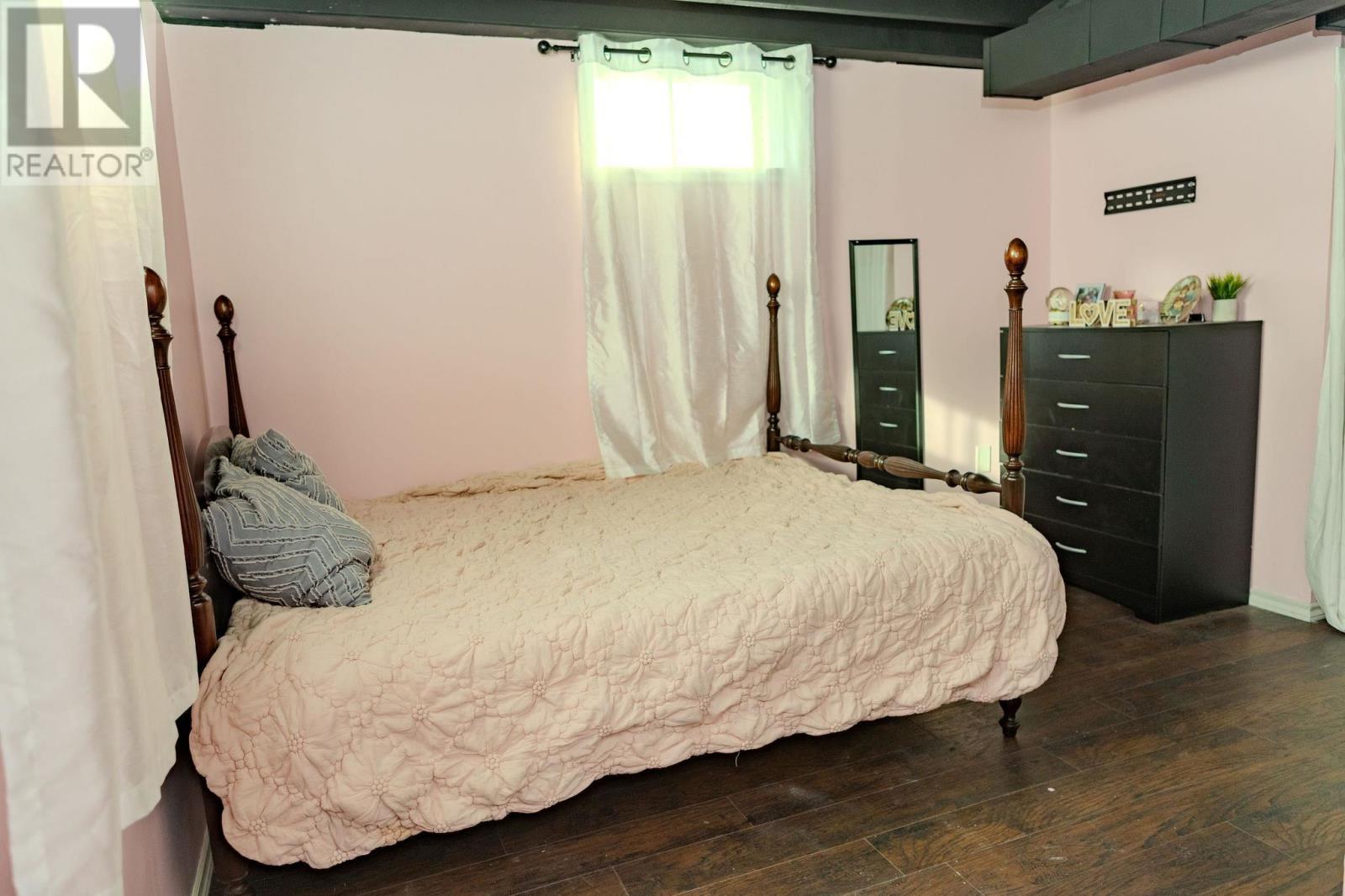 11 Kerr Dr, Sault Ste. Marie, ON - Indoor Photo Showing Bedroom