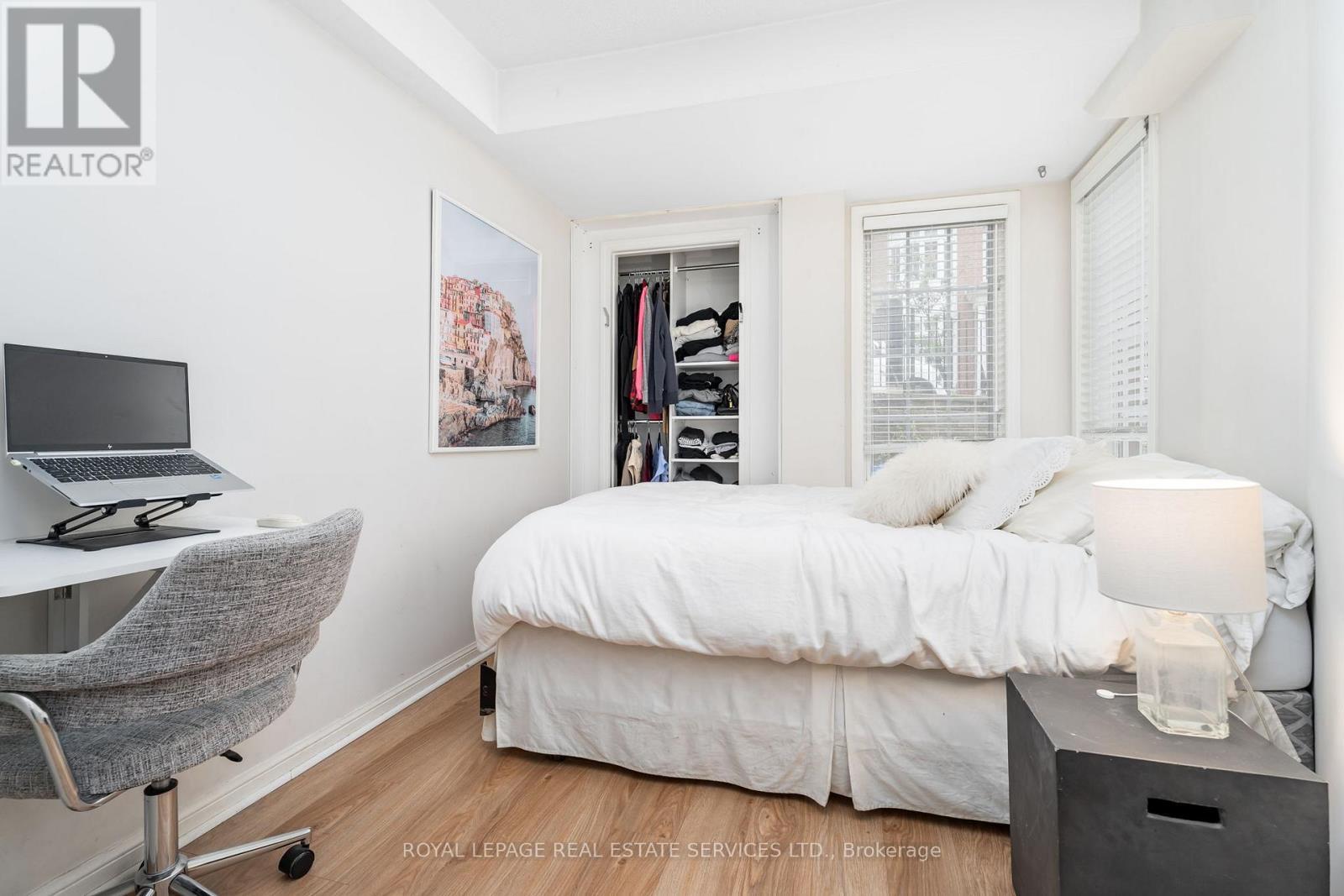 32 - 11 Niagara Street W, Toronto, ON - Indoor Photo Showing Bedroom