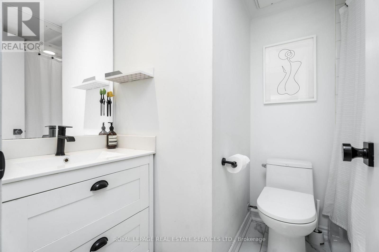 32 - 11 Niagara Street W, Toronto, ON - Indoor Photo Showing Bathroom