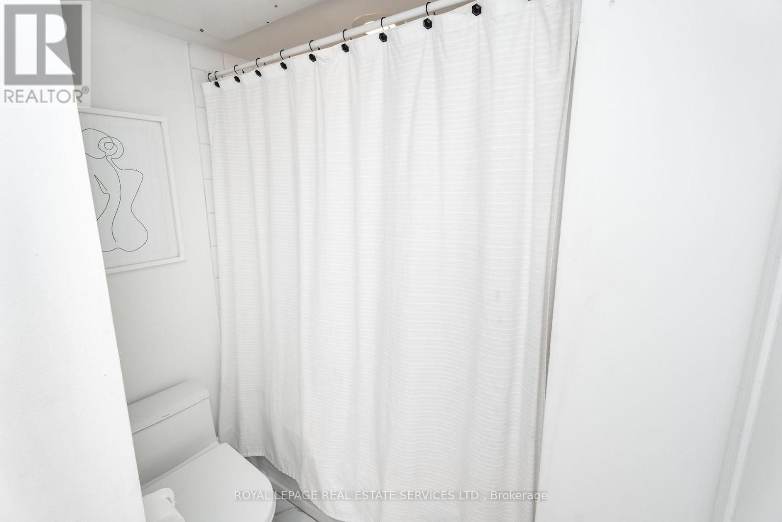 32 - 11 Niagara Street W, Toronto, ON - Indoor Photo Showing Bathroom