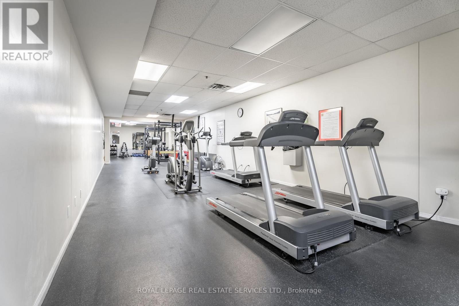32 - 11 Niagara Street W, Toronto, ON - Indoor Photo Showing Gym Room