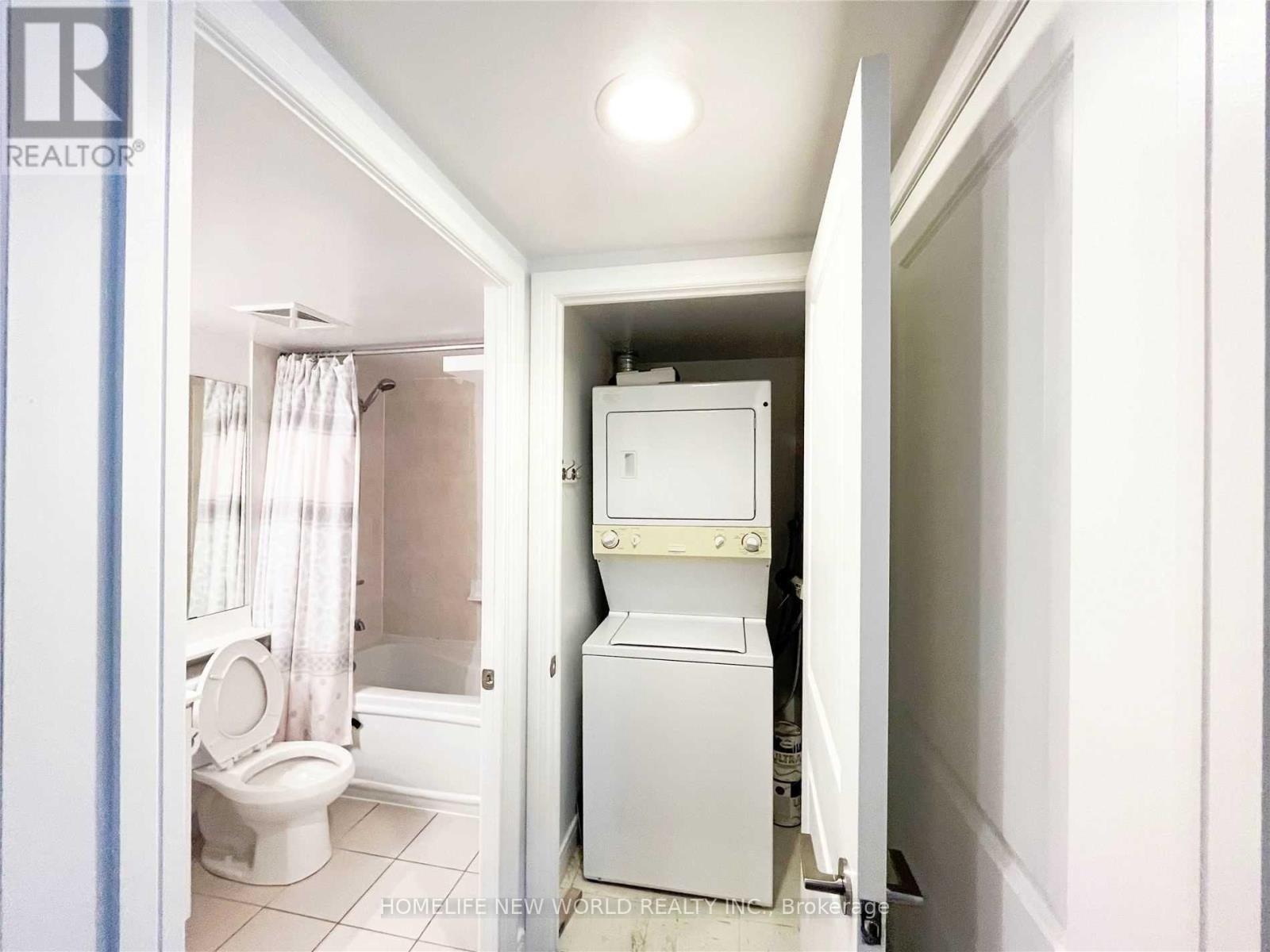 202 - 35 Bales Avenue, Toronto, ON - Indoor Photo Showing Laundry Room