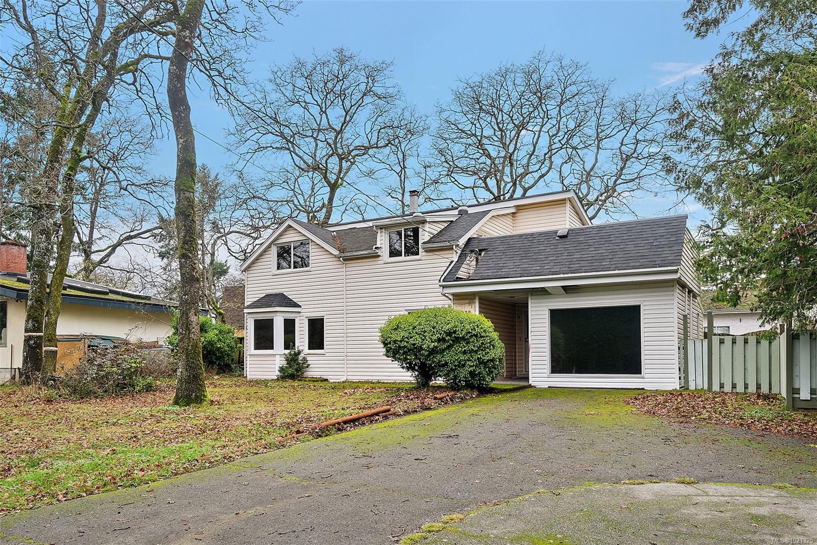 1826 Cedar Hill Cross Rd, Saanich, BC