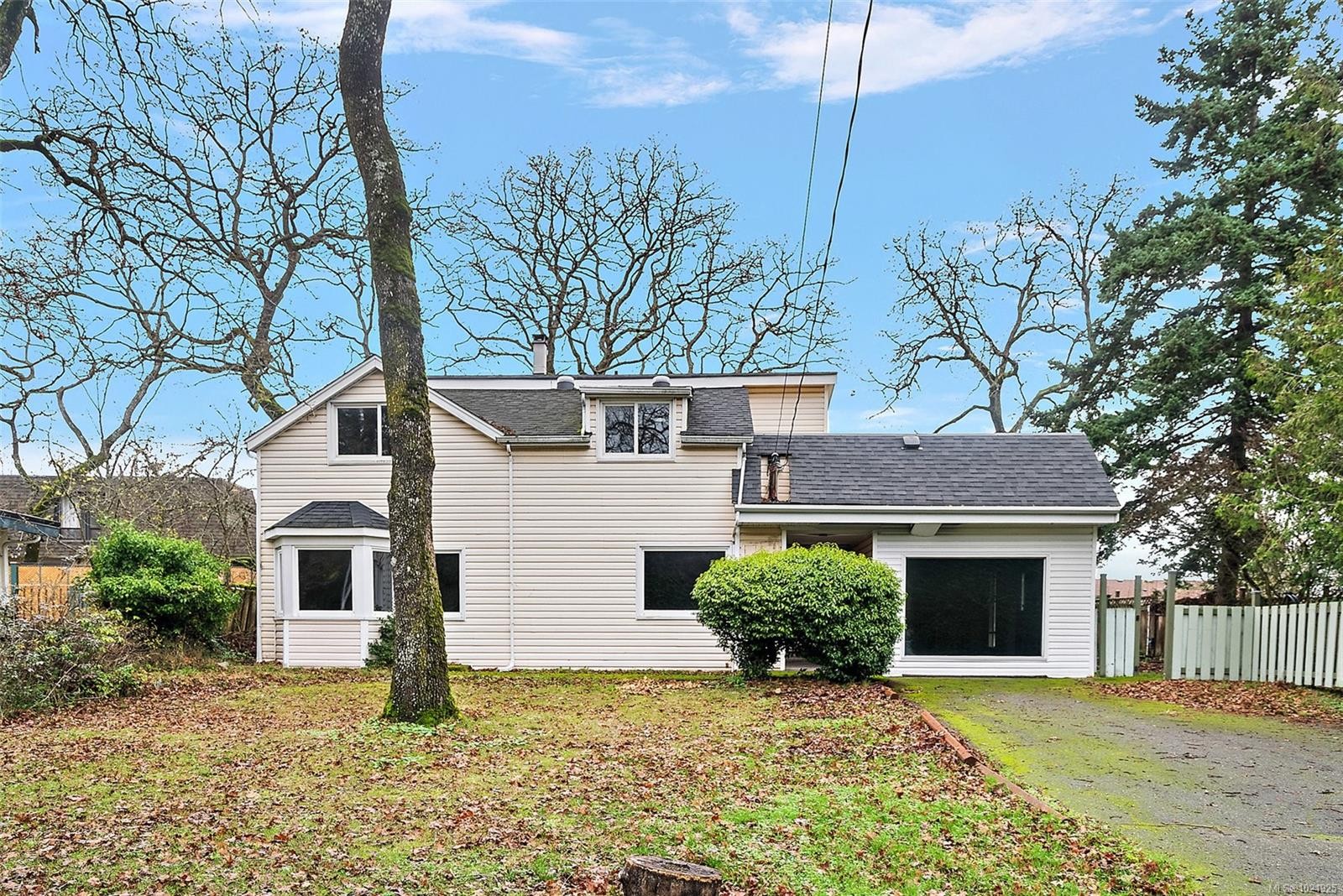 1826 Cedar Hill Cross Rd, Saanich, BC