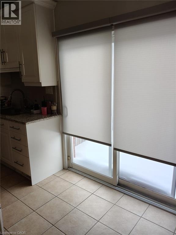 501 Topper Woods Crescent Unit# Upper, Kitchener, ON - Indoor Photo Showing Kitchen