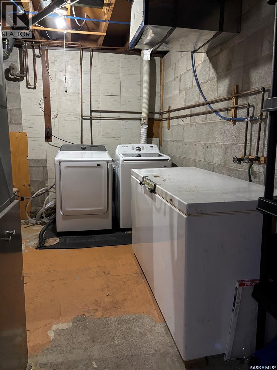 114 Jubilee Crescent, Canora, SK - Indoor Photo Showing Laundry Room