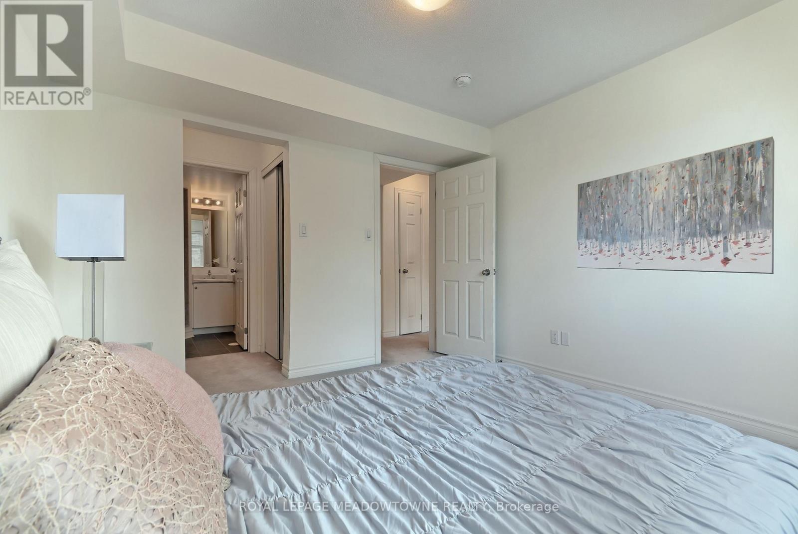 1704 - 2420 Baronwood Drive, Oakville, ON - Indoor Photo Showing Bedroom