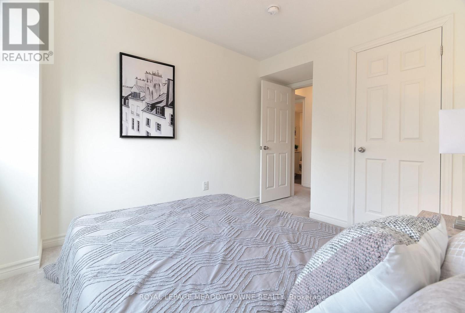 1704 - 2420 Baronwood Drive, Oakville, ON - Indoor Photo Showing Bedroom
