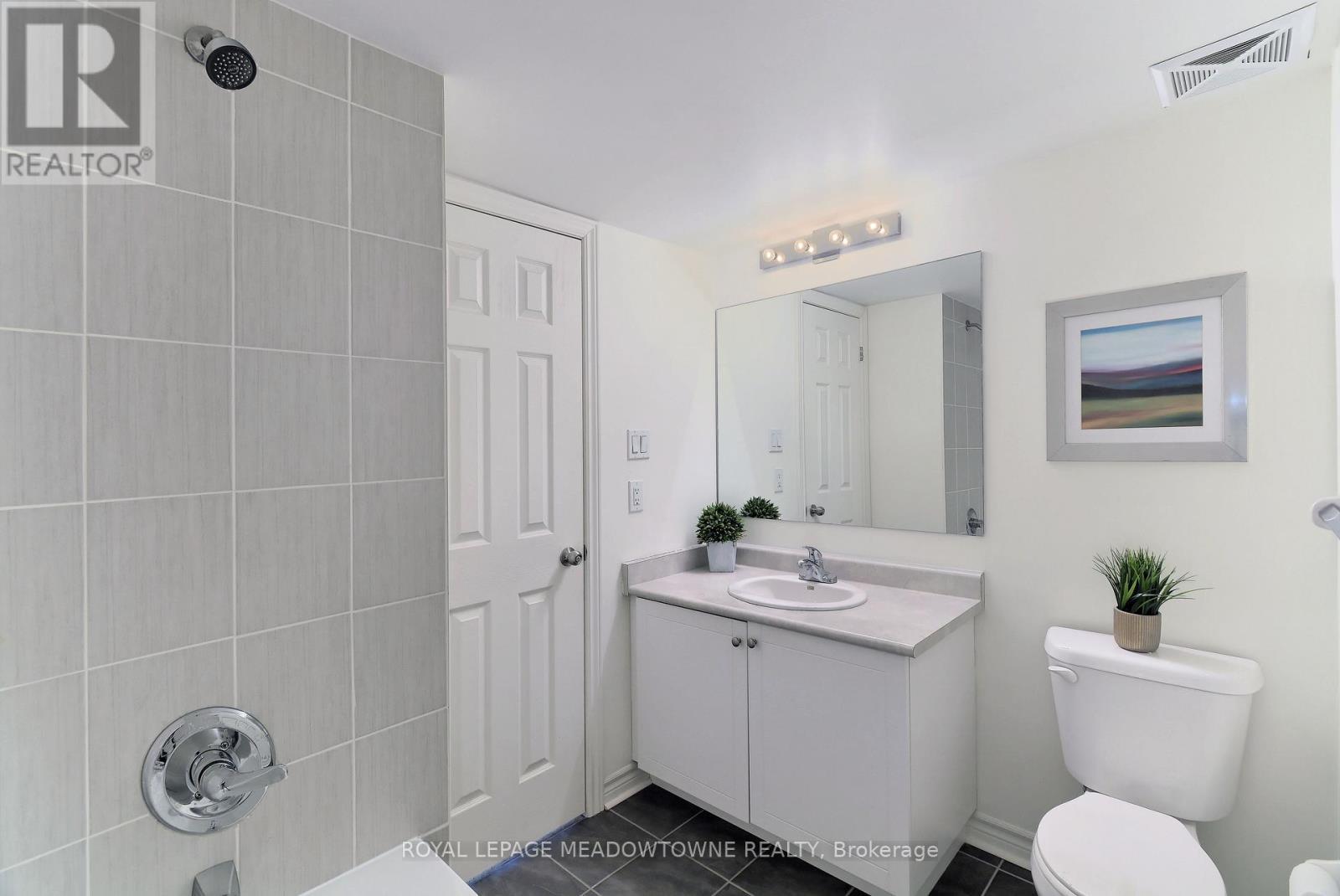 1704 - 2420 Baronwood Drive, Oakville, ON - Indoor Photo Showing Bathroom
