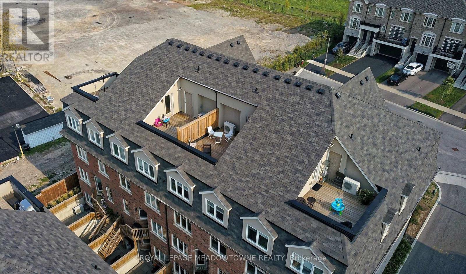 1704 - 2420 Baronwood Drive, Oakville, ON -