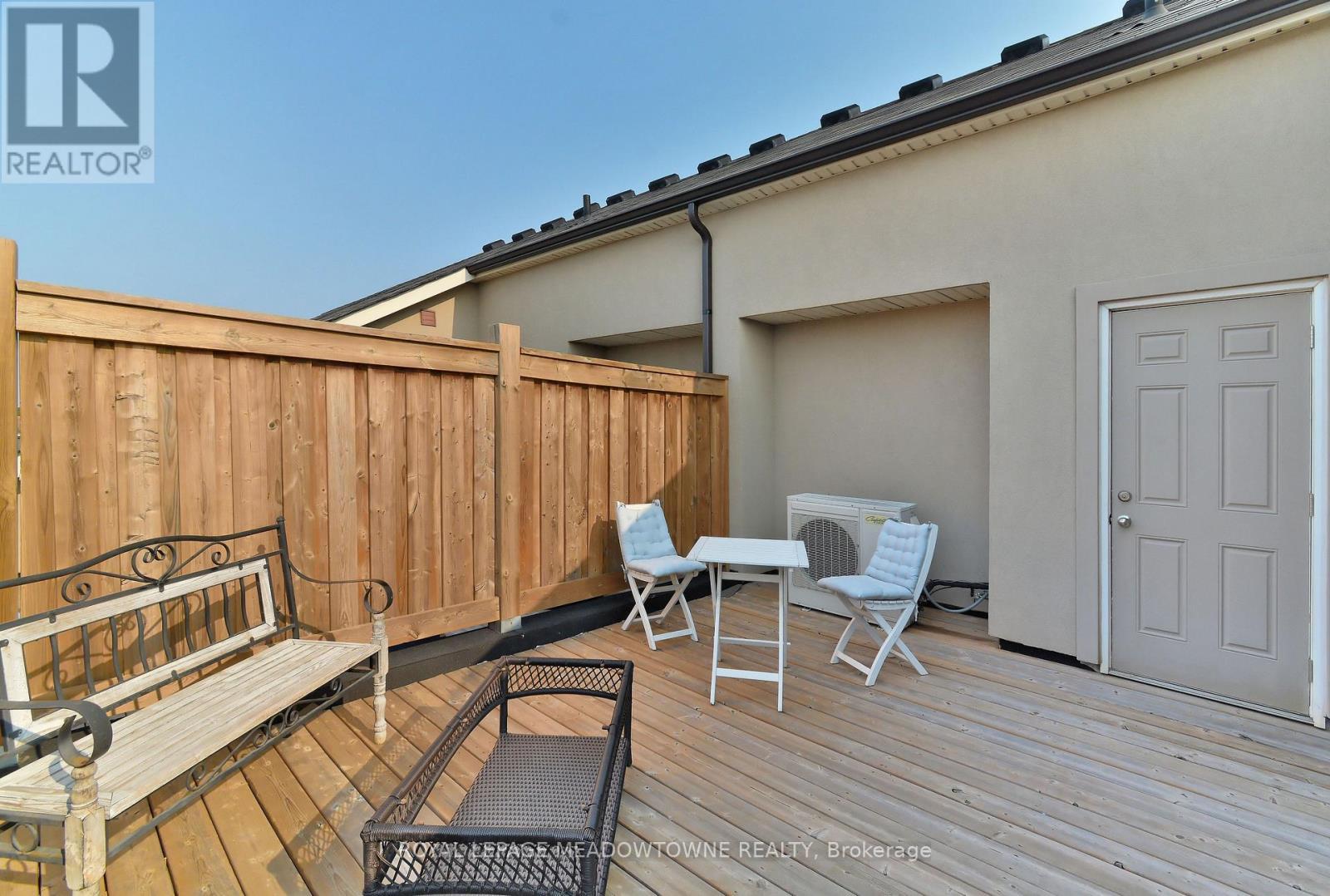 1704 - 2420 Baronwood Drive, Oakville, ON - Outdoor With Exterior