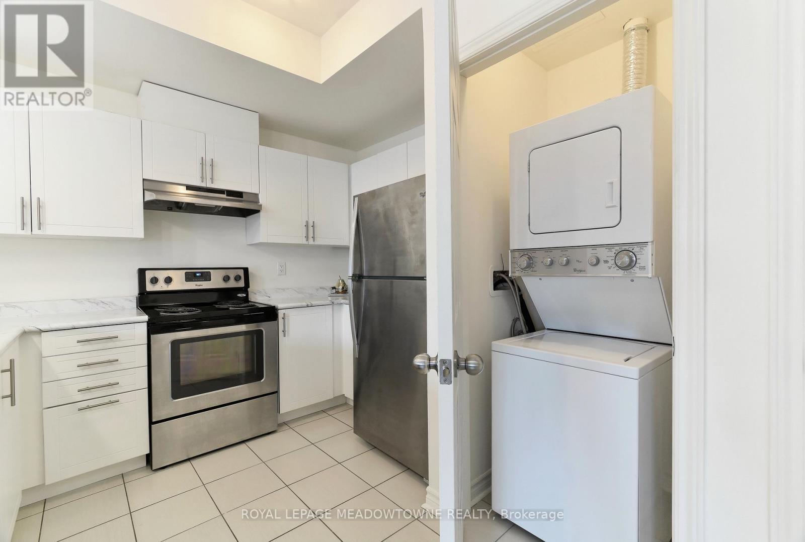 1704 - 2420 Baronwood Drive, Oakville, ON - Indoor