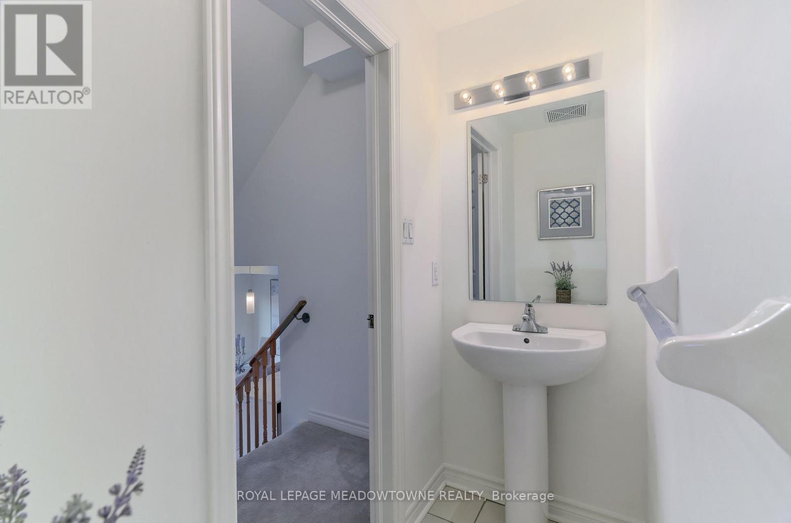 1704 - 2420 Baronwood Drive, Oakville, ON - Indoor Photo Showing Bathroom