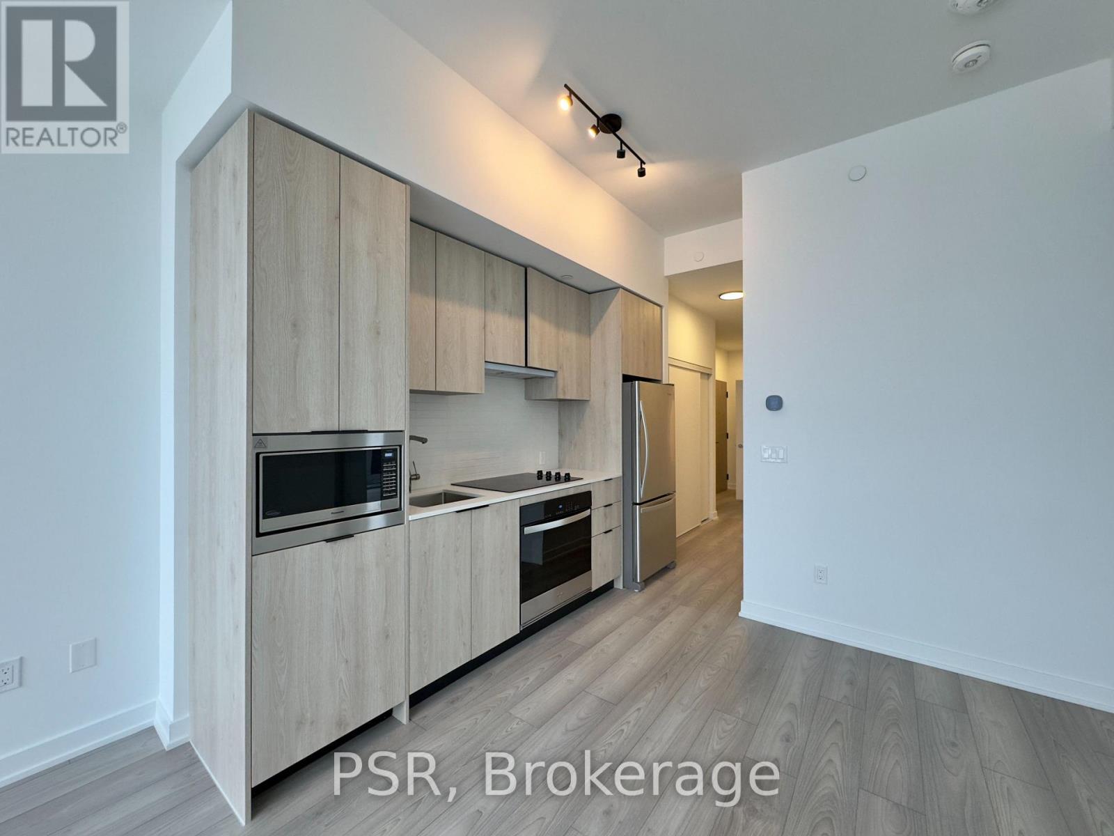 915 - 1007 The Queensway, Toronto, ON - Indoor Photo Showing Kitchen With Double Sink