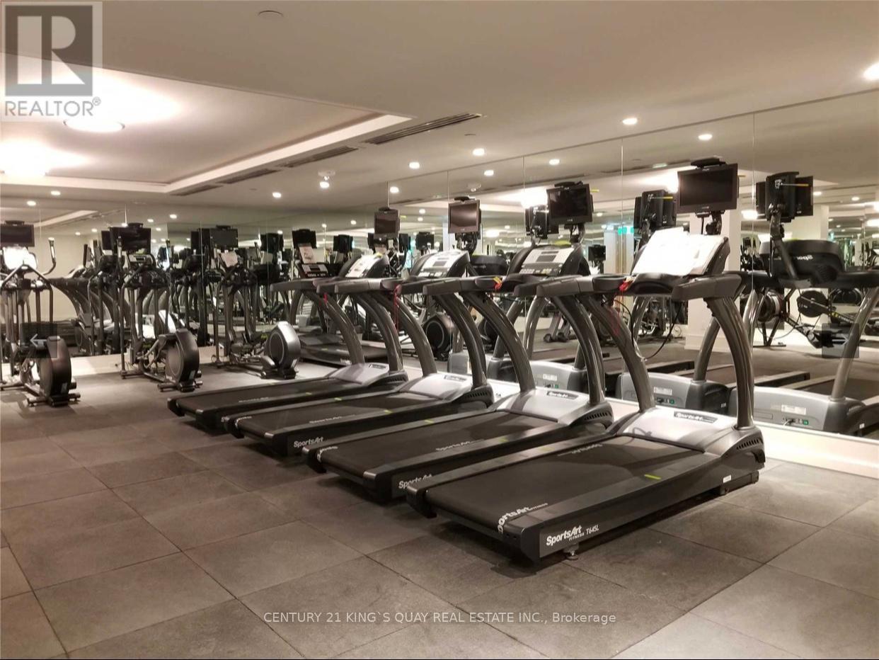 606 - 955 Bay Street, Toronto, ON - Indoor Photo Showing Gym Room