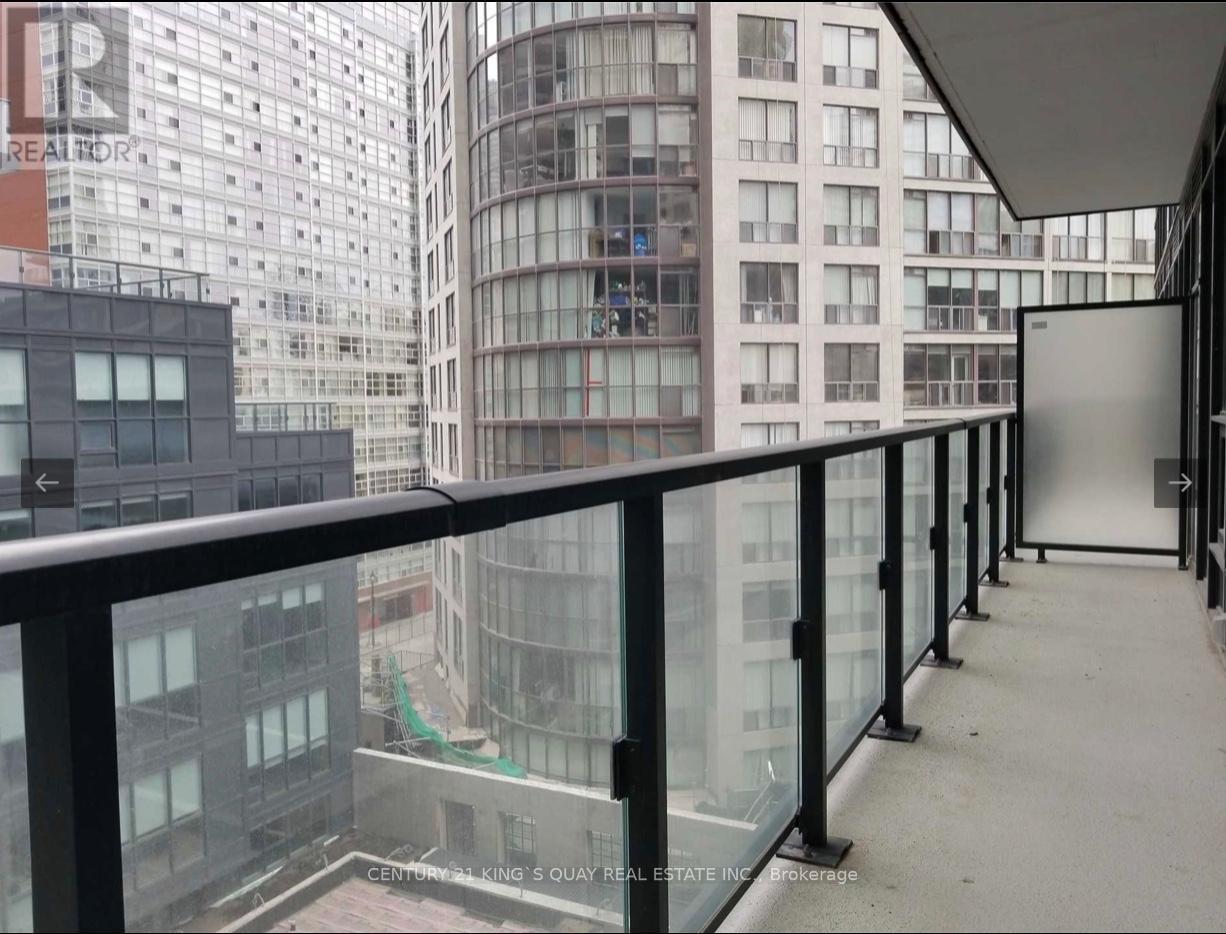 606 - 955 Bay Street, Toronto, ON - Outdoor