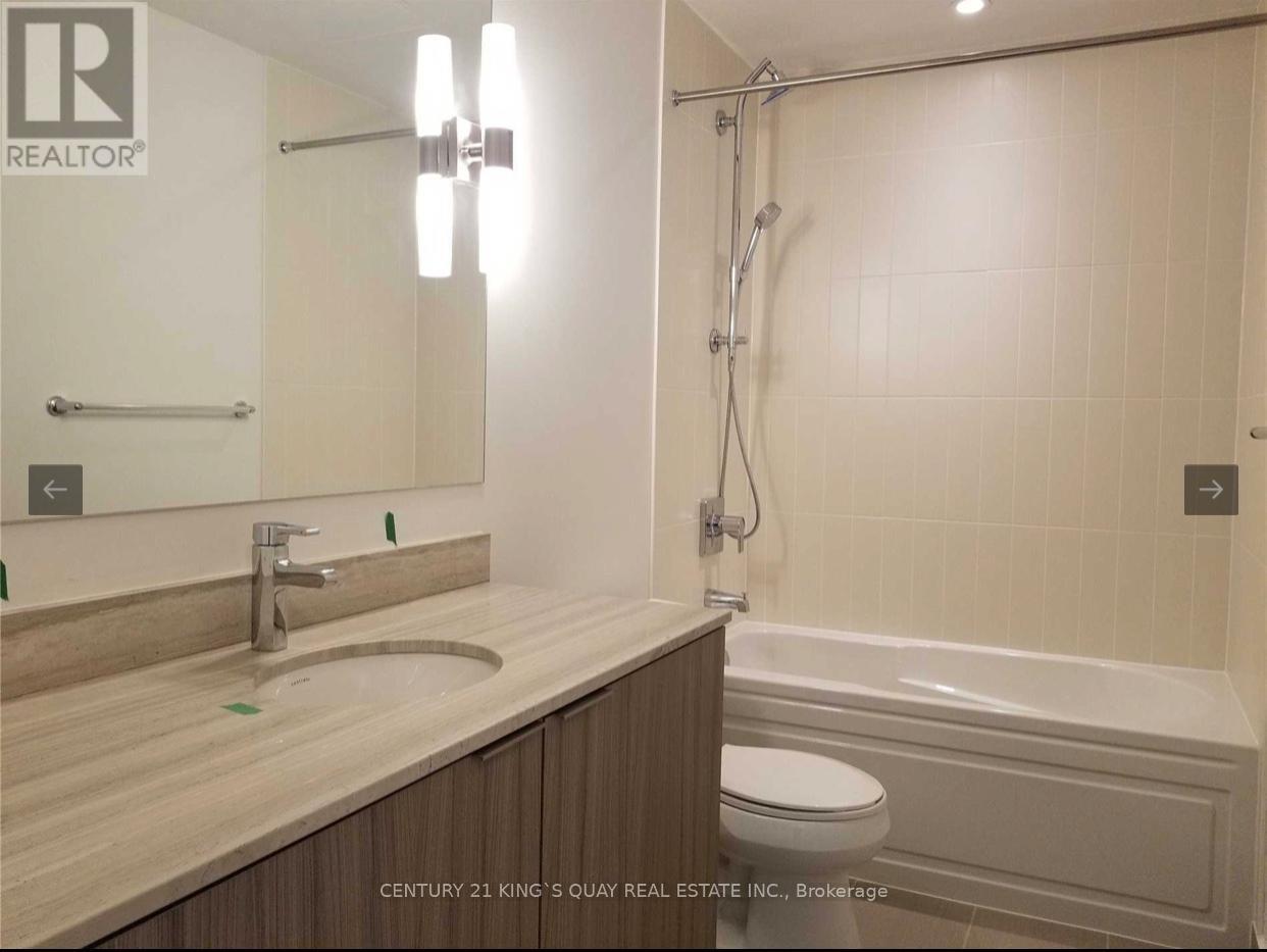 606 - 955 Bay Street, Toronto, ON - Indoor Photo Showing Bathroom