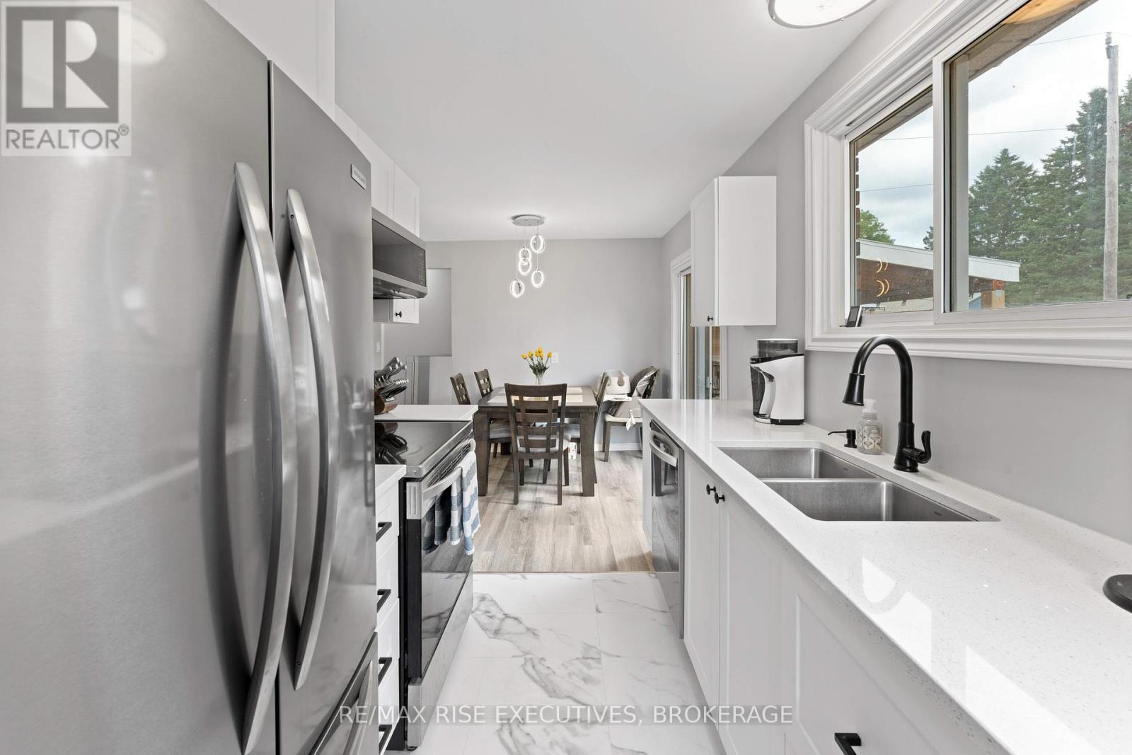 5212 Wilmer Road, South Frontenac (Frontenac South), ON - Indoor Photo Showing Kitchen With Double Sink