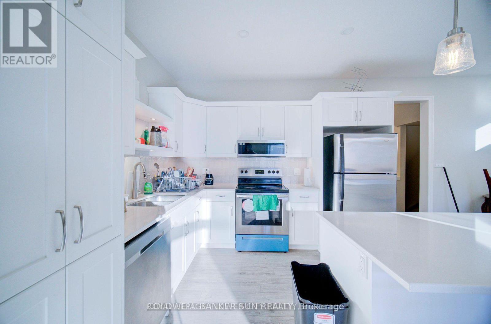 80 Keba Crescent, Tillsonburg, ON - Indoor Photo Showing Kitchen