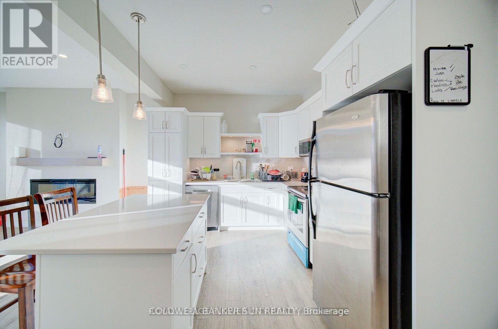 80 Keba Crescent, Tillsonburg, ON - Indoor Photo Showing Kitchen