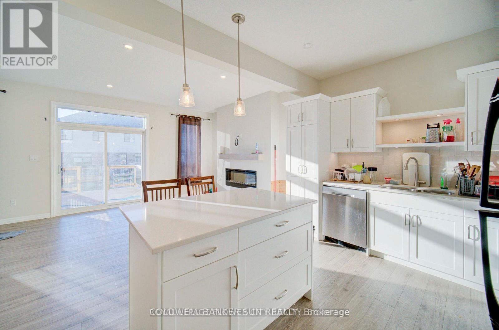 80 Keba Crescent, Tillsonburg, ON - Indoor Photo Showing Kitchen