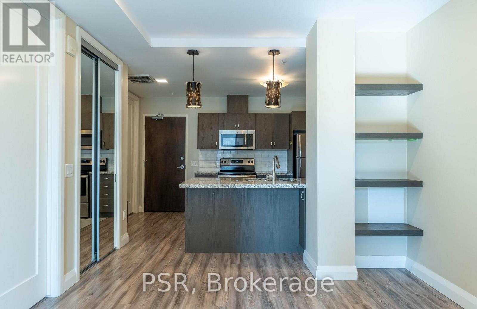 421 - 118 King Street E, Hamilton, ON - Indoor Photo Showing Kitchen
