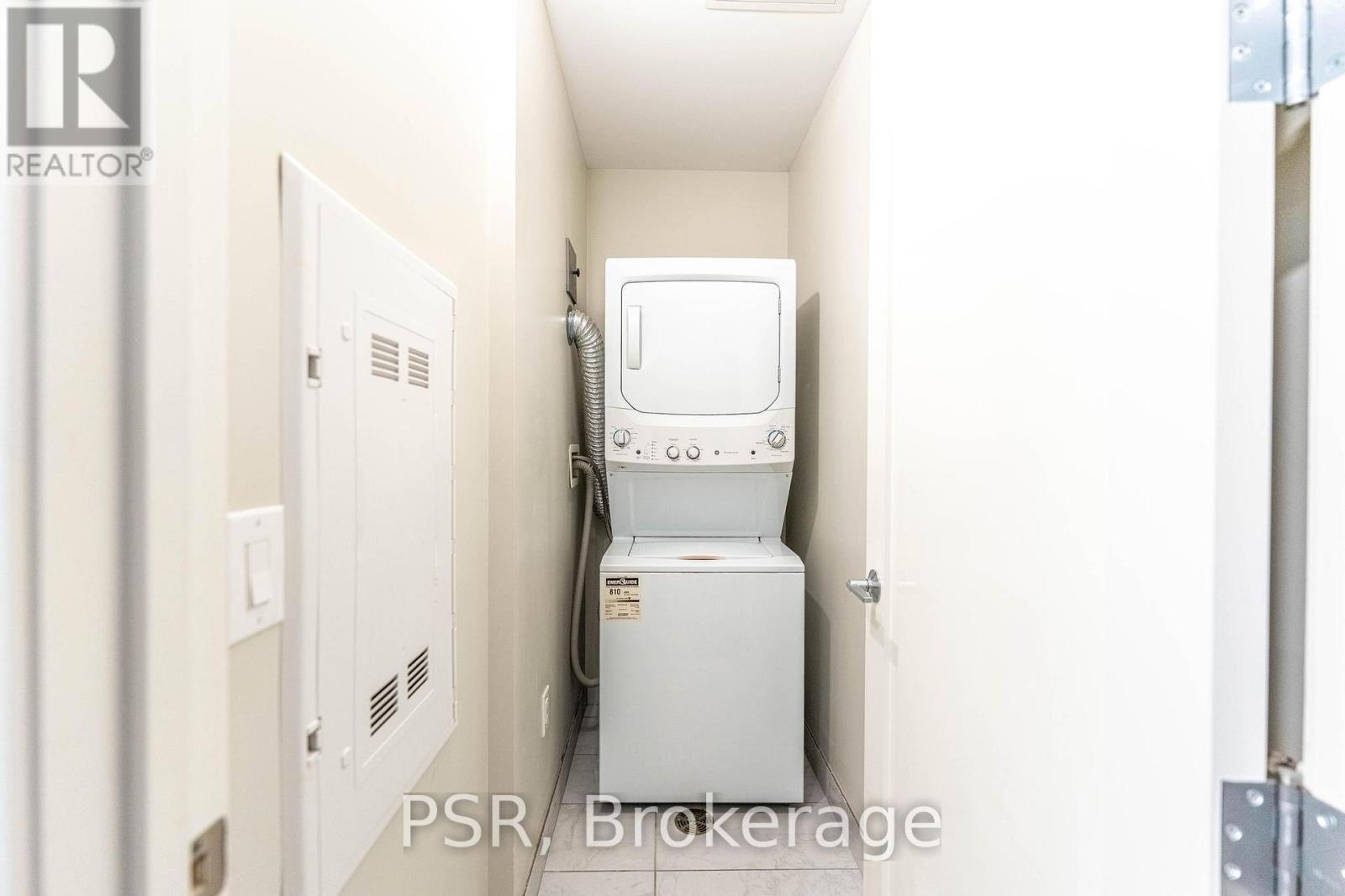421 - 118 King Street E, Hamilton, ON - Indoor Photo Showing Laundry Room