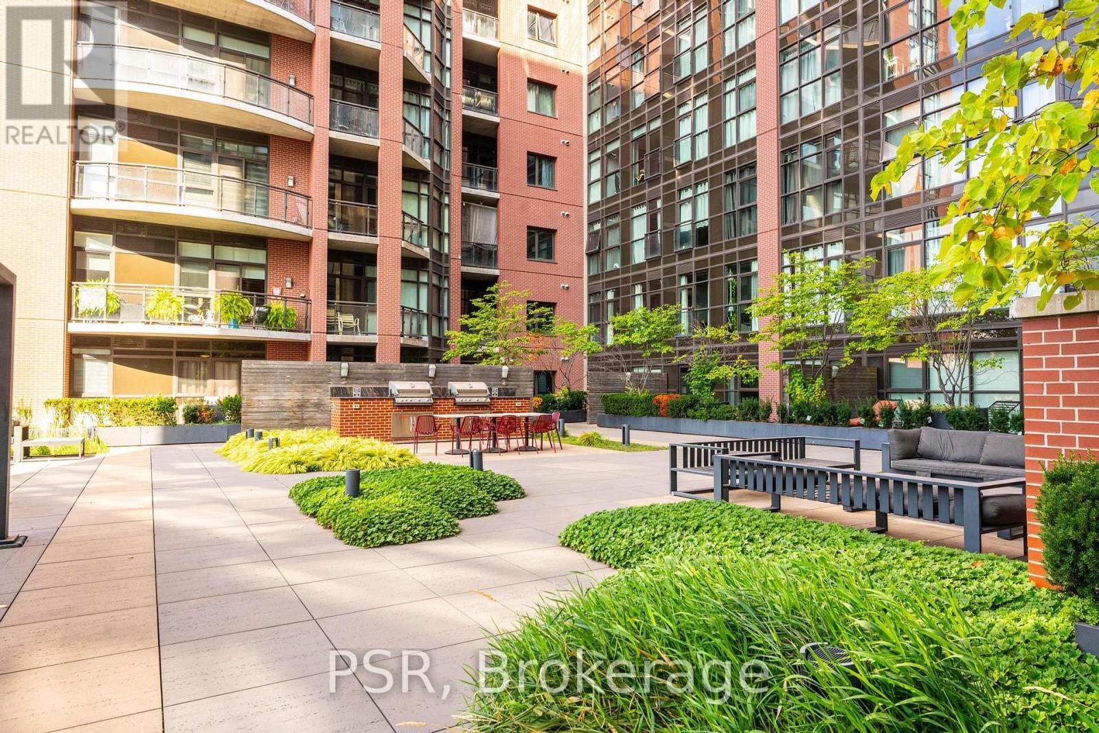 421 - 118 King Street E, Hamilton, ON - Outdoor