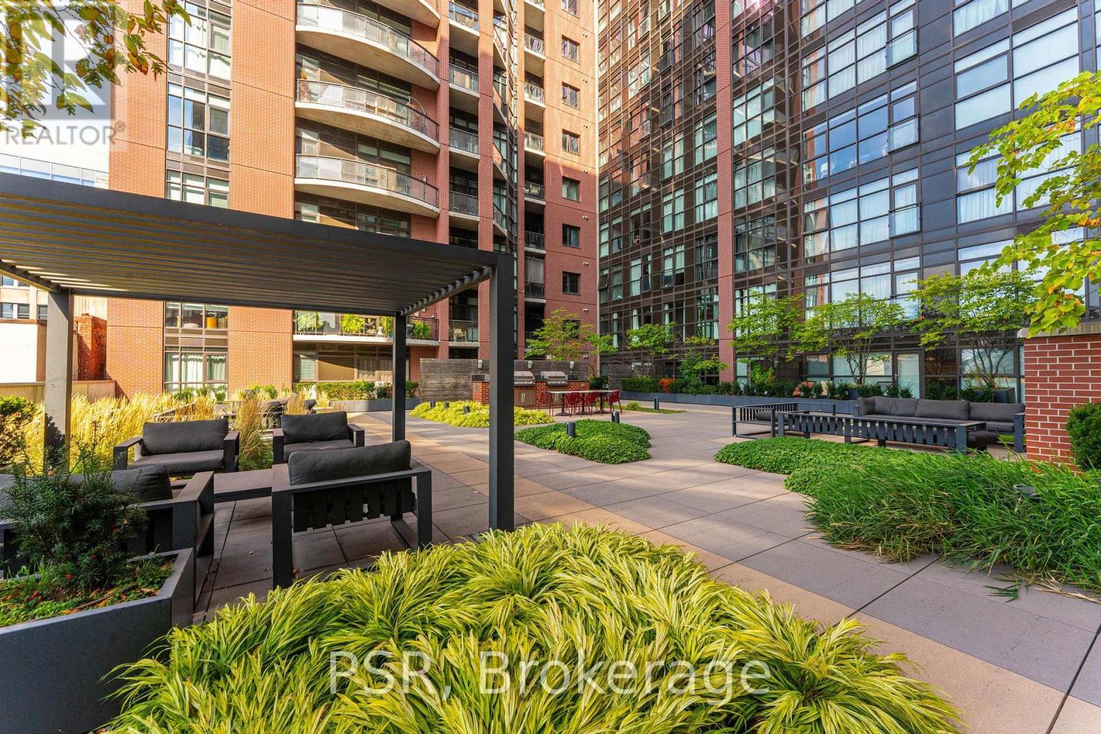 421 - 118 King Street E, Hamilton, ON - Outdoor