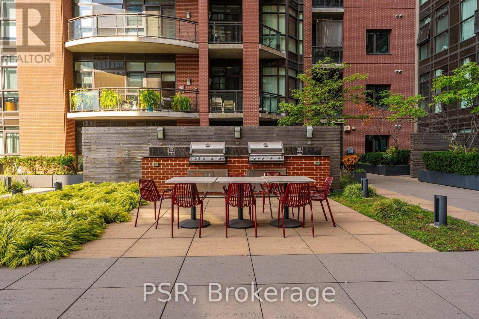 421 - 118 King Street E, Hamilton, ON - Outdoor