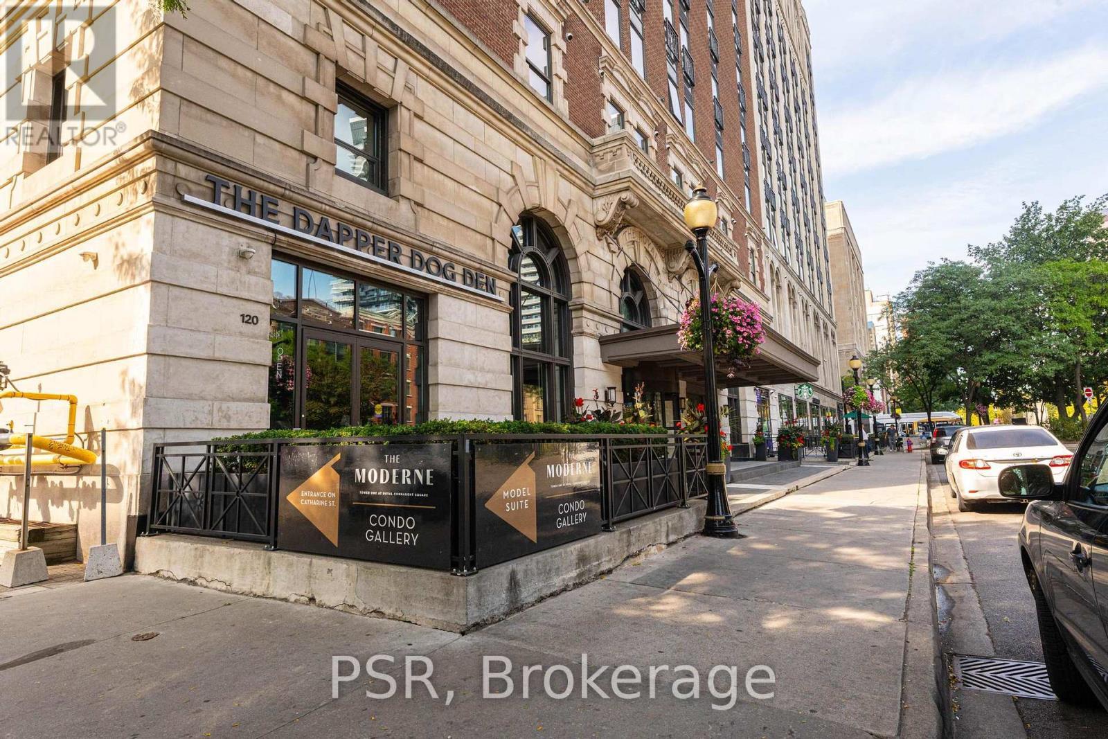 421 - 118 King Street E, Hamilton, ON - Outdoor