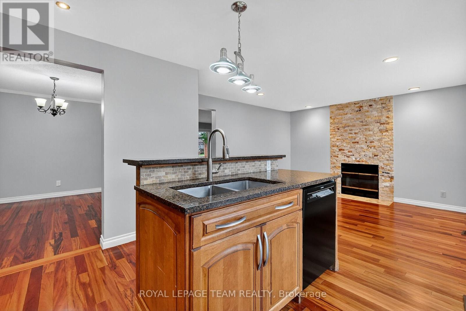 1475 York Mills Drive, Ottawa, ON - Indoor Photo Showing Kitchen With Double Sink