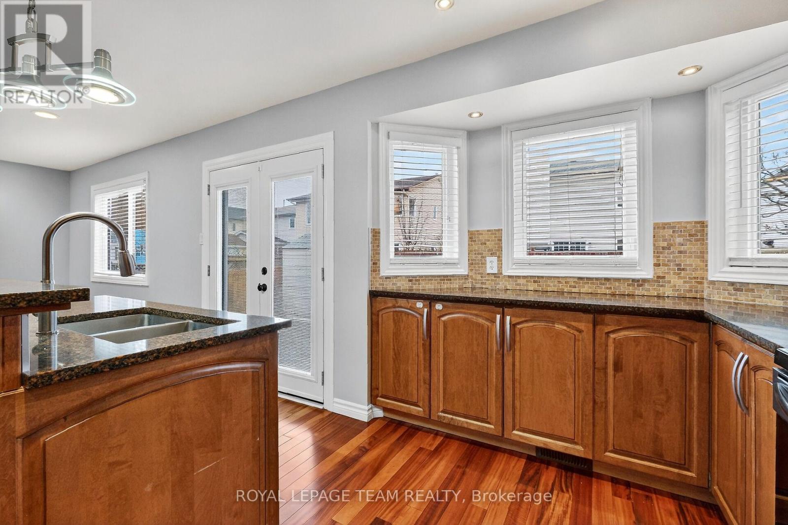 1475 York Mills Drive, Ottawa, ON - Indoor Photo Showing Kitchen With Double Sink