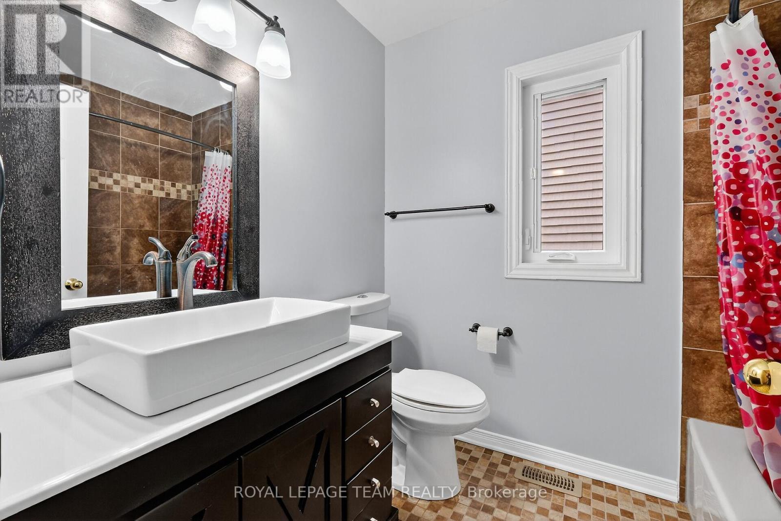 1475 York Mills Drive, Ottawa, ON - Indoor Photo Showing Bathroom