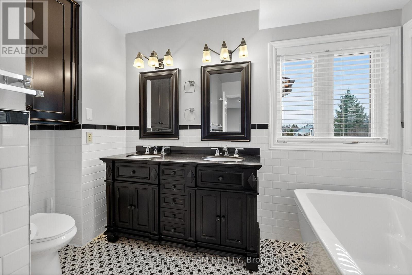 1475 York Mills Drive, Ottawa, ON - Indoor Photo Showing Bathroom