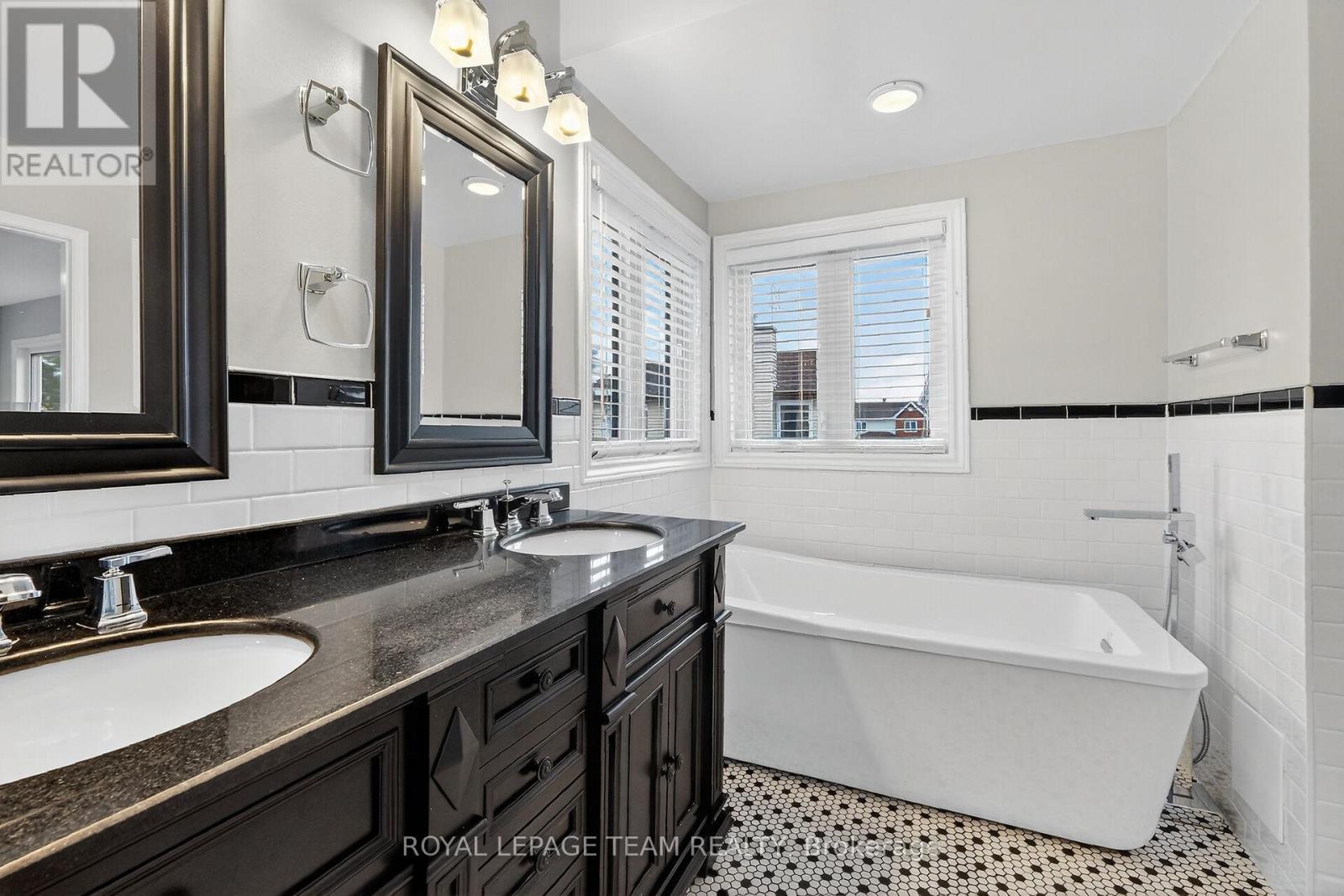 1475 York Mills Drive, Ottawa, ON - Indoor Photo Showing Bathroom