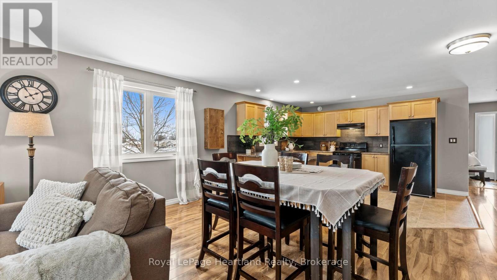 180 Toronto Boulevard, Huron East (Vanastra), ON - Indoor Photo Showing Dining Room