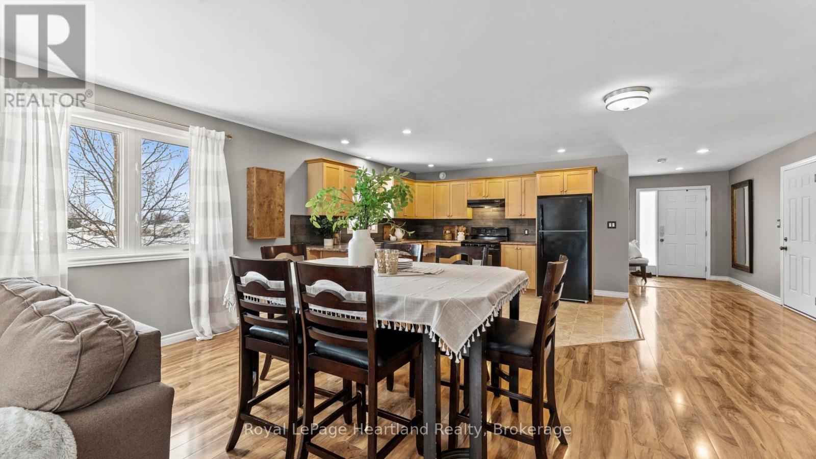 180 Toronto Boulevard, Huron East (Vanastra), ON - Indoor Photo Showing Dining Room
