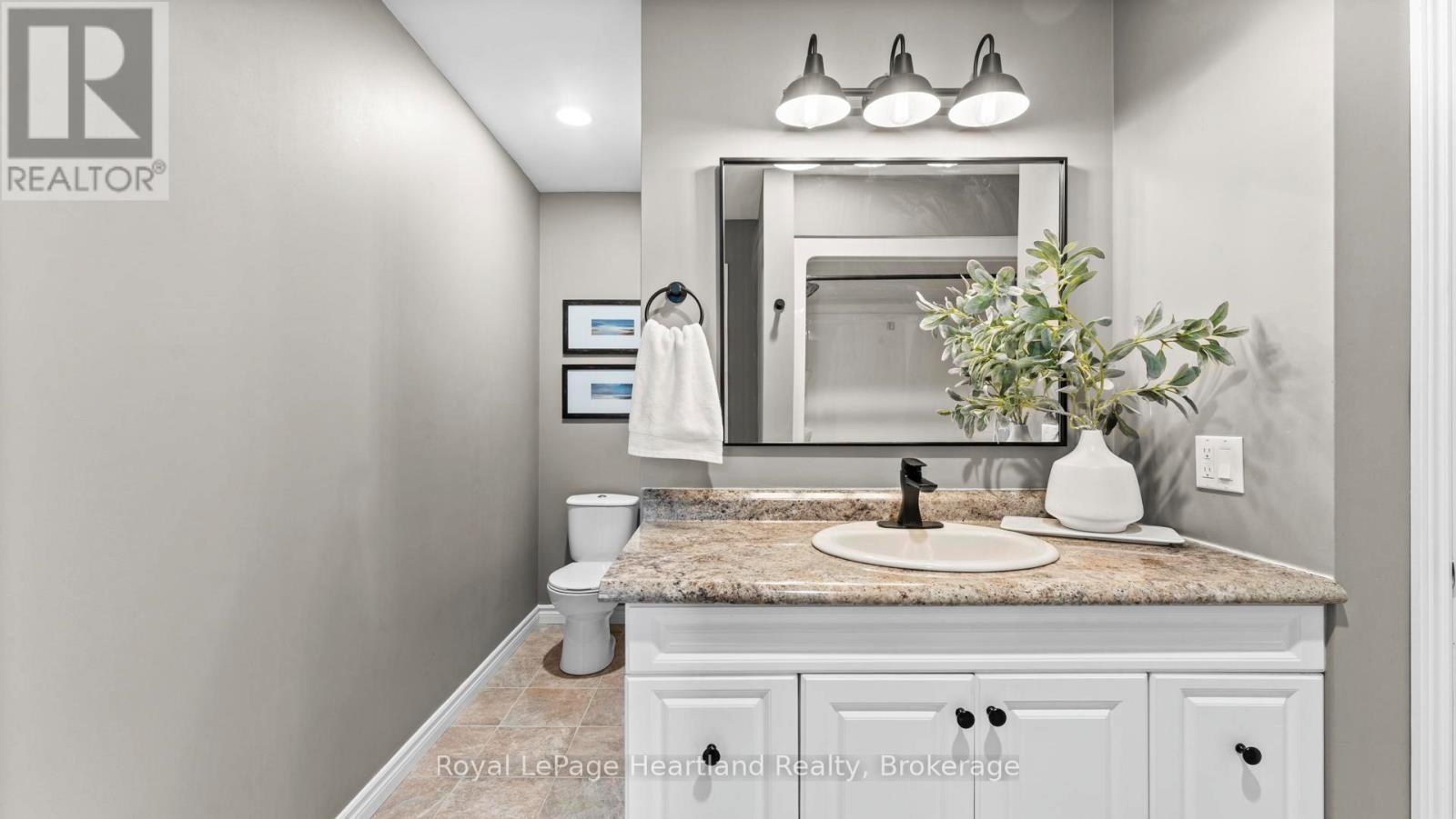 180 Toronto Boulevard, Huron East (Vanastra), ON - Indoor