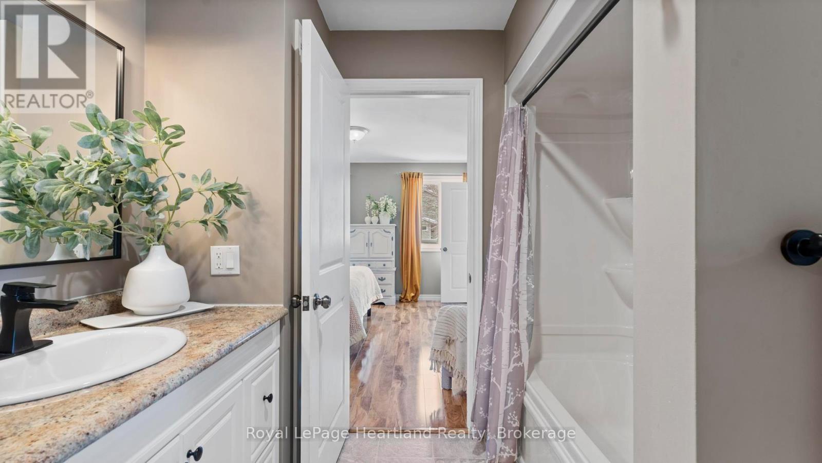 180 Toronto Boulevard, Huron East (Vanastra), ON - Indoor Photo Showing Bathroom
