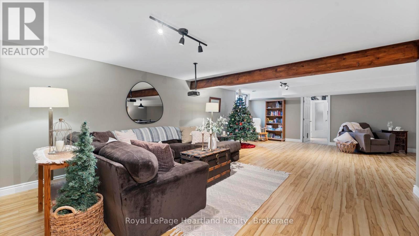 180 Toronto Boulevard, Huron East (Vanastra), ON - Indoor