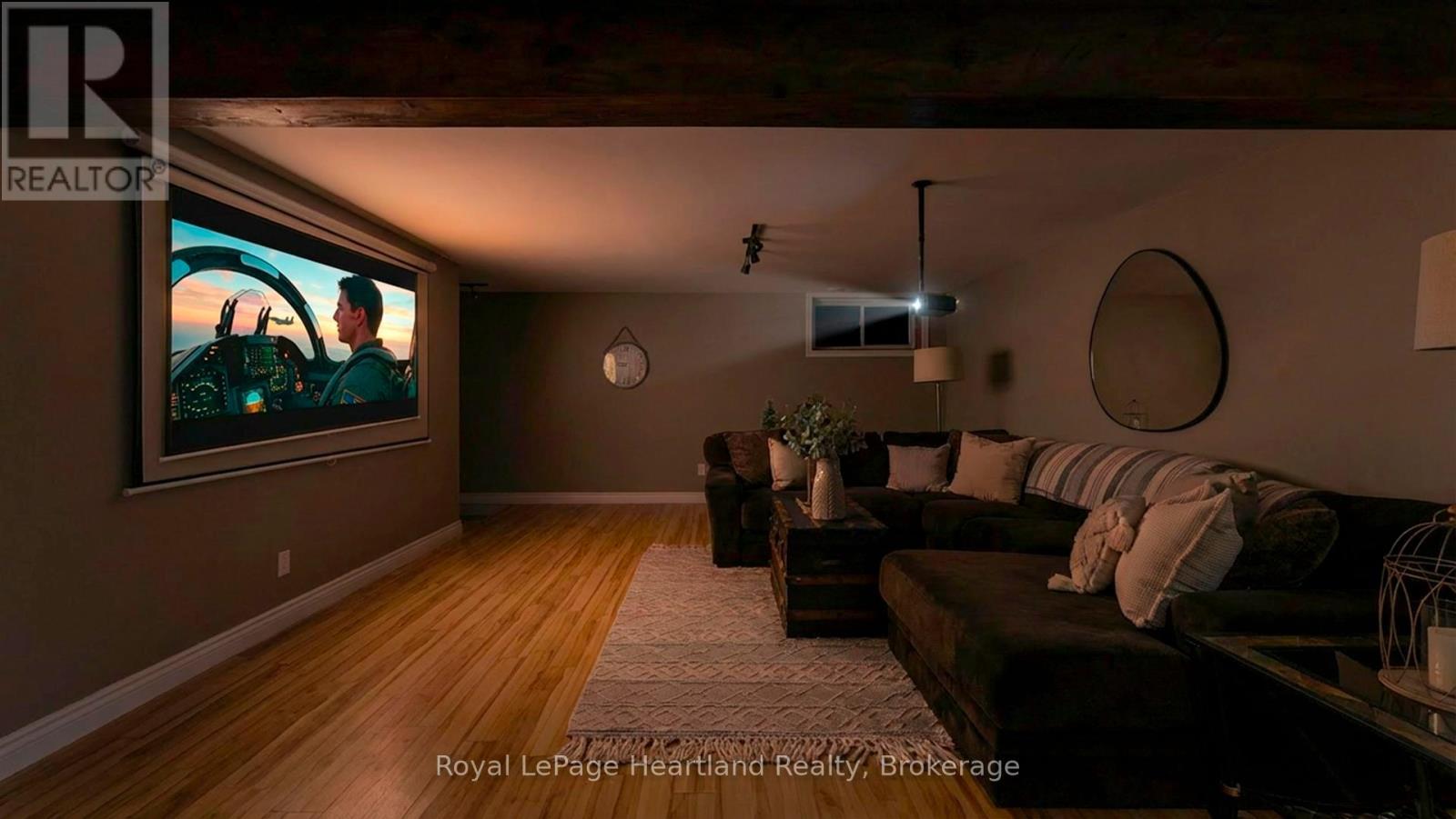 180 Toronto Boulevard, Huron East (Vanastra), ON - Indoor