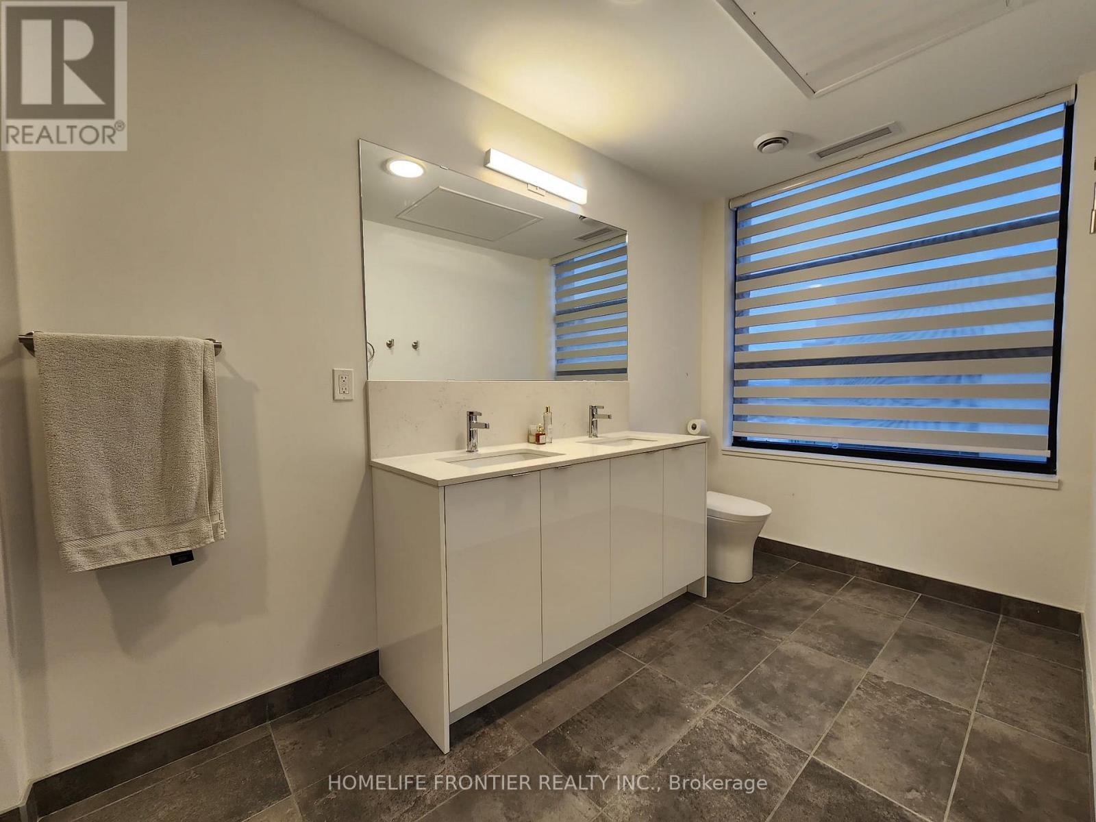 902 A - 1606 Charles Street, Whitby, ON - Indoor Photo Showing Bathroom