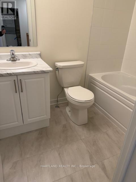 908 - 1695 Dersan Street, Pickering, ON - Indoor Photo Showing Bathroom