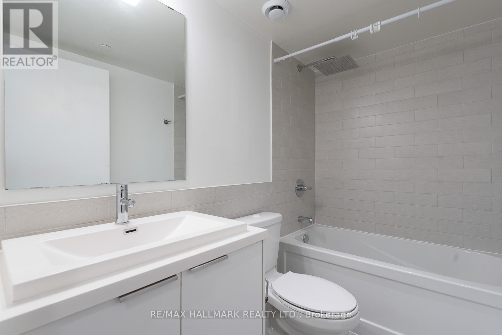 1002 - 6 Sonic Way, Toronto, ON - Indoor Photo Showing Bathroom